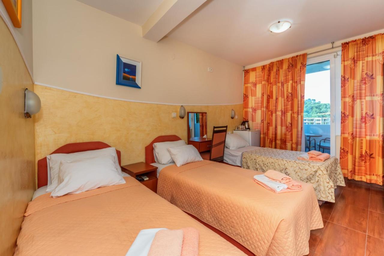 Apartments Pod Lozom With Seaview Petrovac Chambre photo