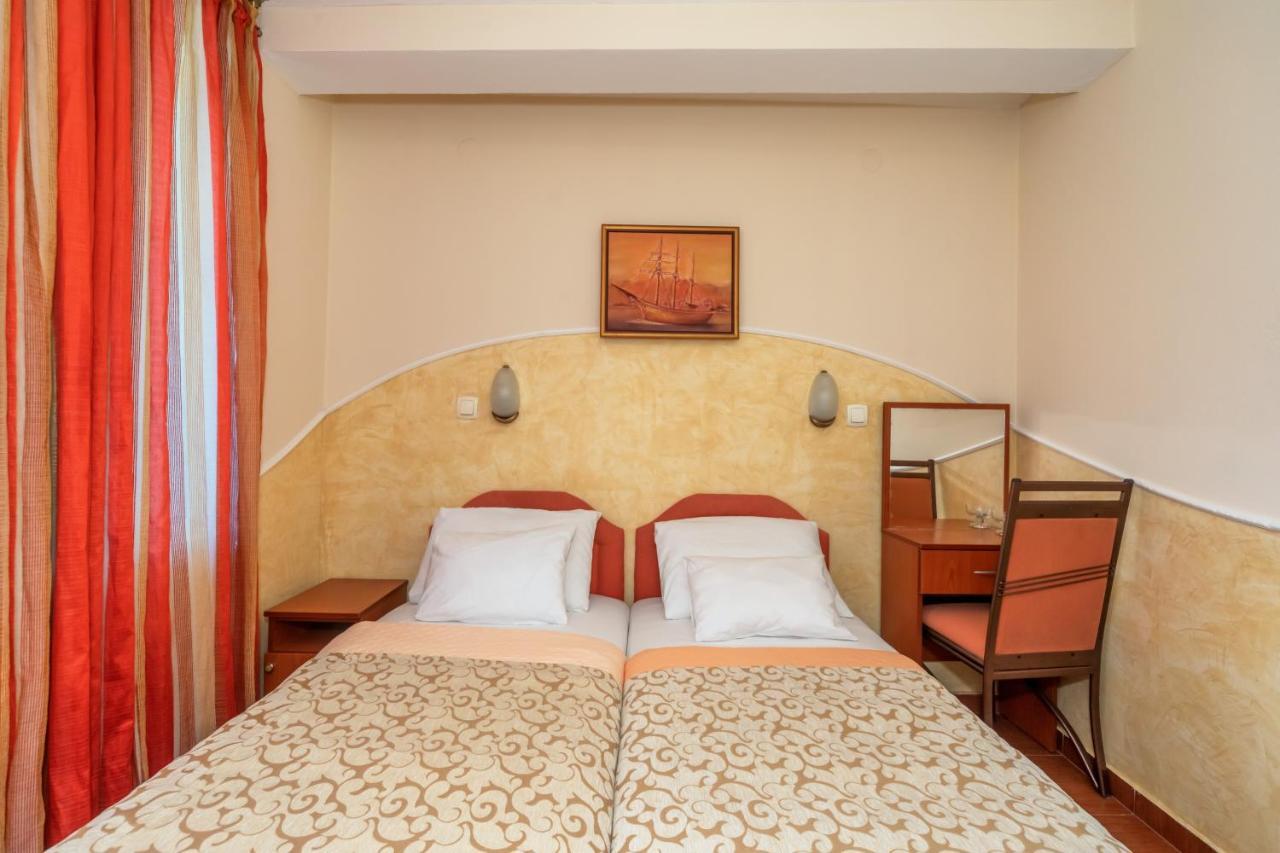 Apartments Pod Lozom With Seaview Petrovac Chambre photo