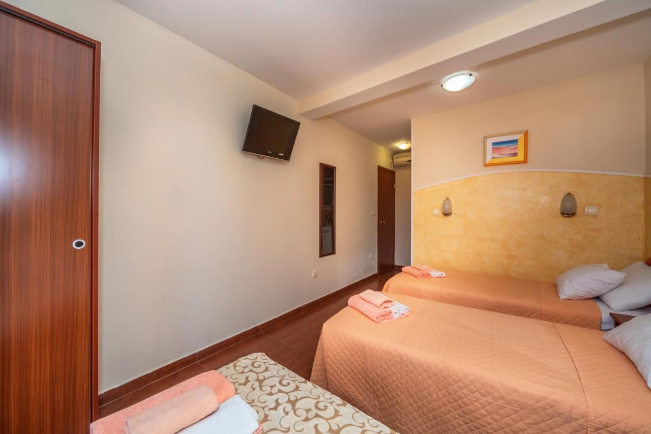 Apartments Pod Lozom With Seaview Petrovac Chambre photo