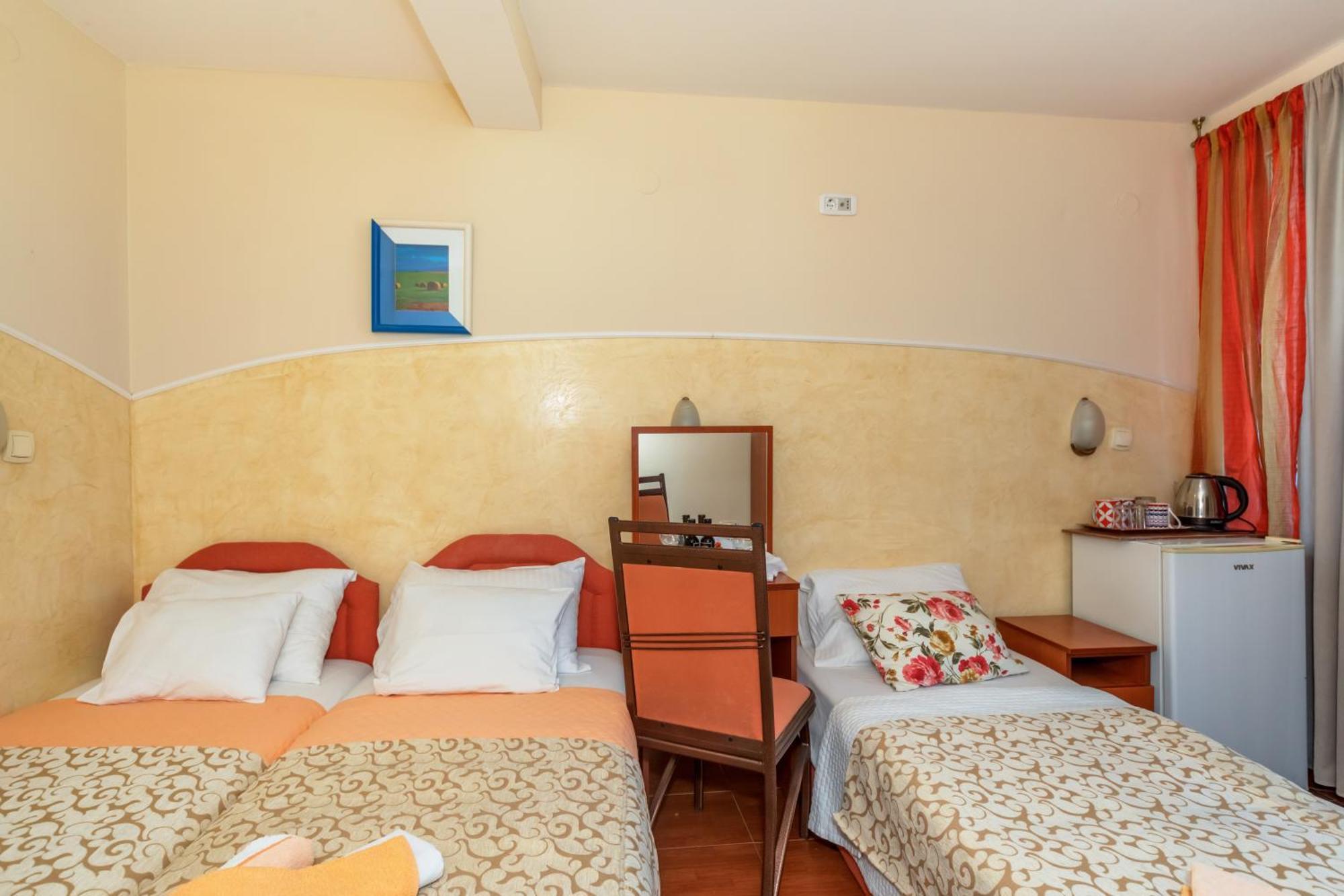 Apartments Pod Lozom With Seaview Petrovac Chambre photo