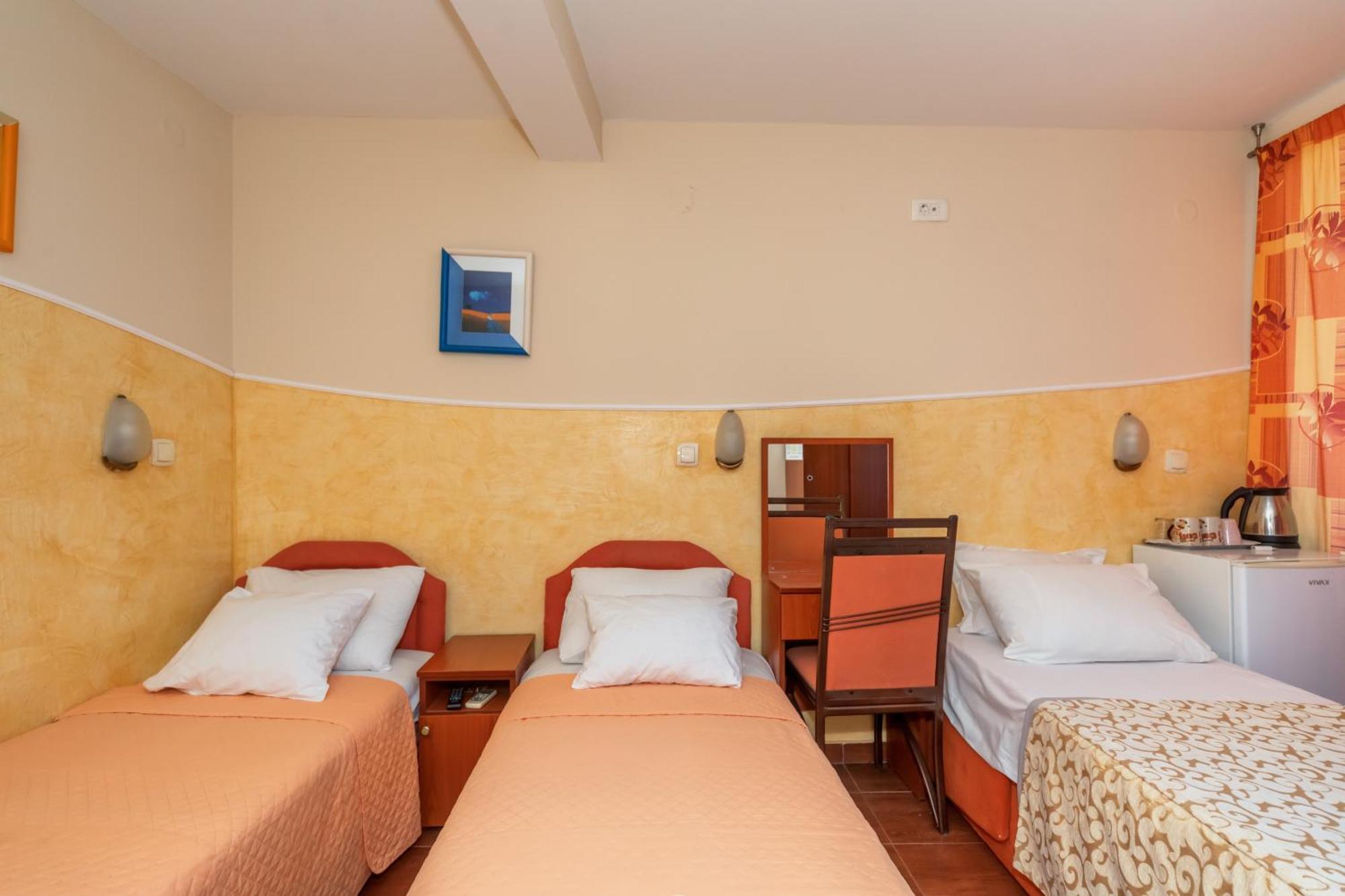 Apartments Pod Lozom With Seaview Petrovac Chambre photo