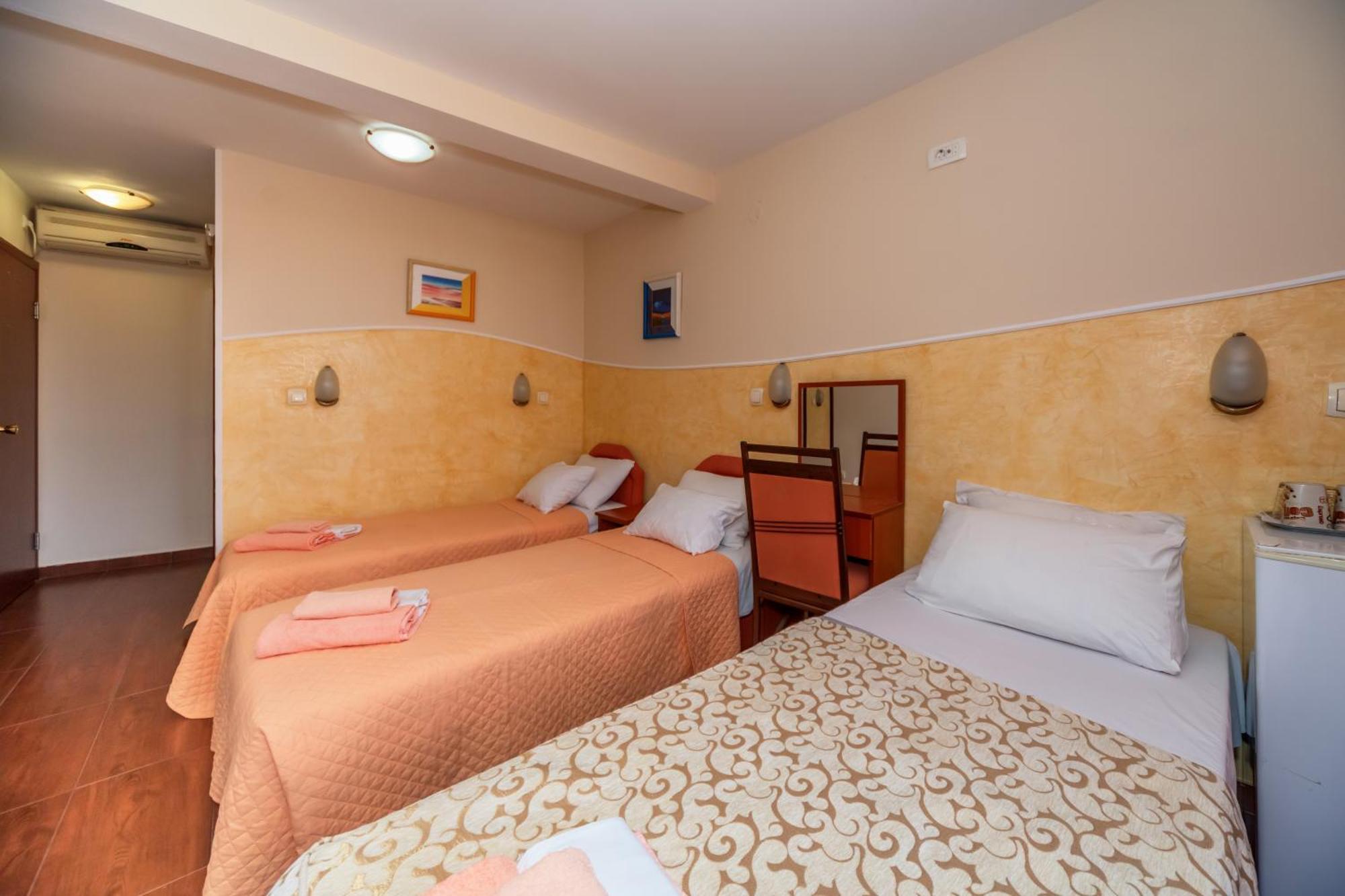 Apartments Pod Lozom With Seaview Petrovac Chambre photo